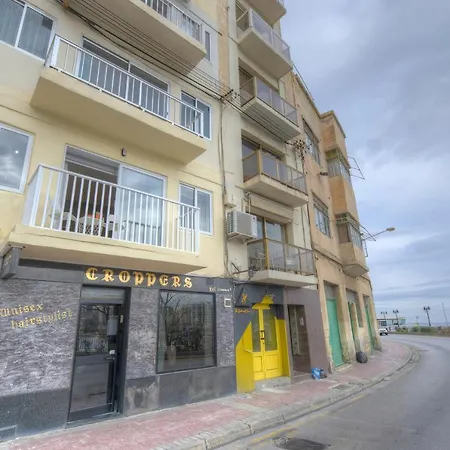 Apartment First Floor Seconds From Balluta Bay Ipap1-1 *