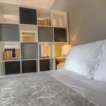 Apartment First Floor Seconds From Balluta Bay Ipap1-1 *