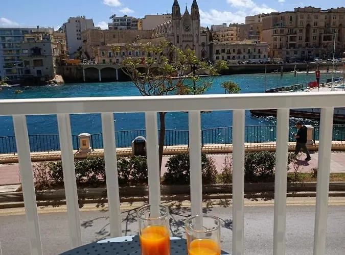 First Floor Seconds From Balluta Bay Ipap1-1 * Sliema